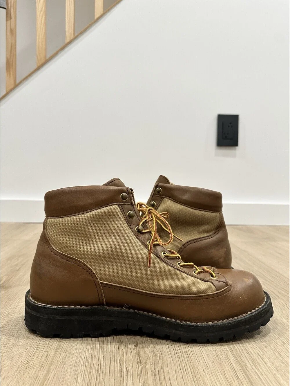 Vintage Danner 30420 10D USA Made Brown Leather Black Tag Gore-Tex Boots